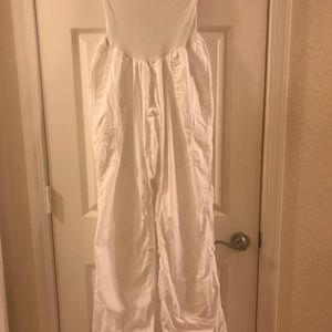 NWOT - White cargo pants Motherhood Maternity Lg
